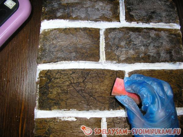 нанесла хаотично белые пятна