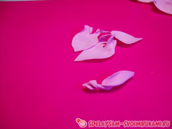 Придавая им форму