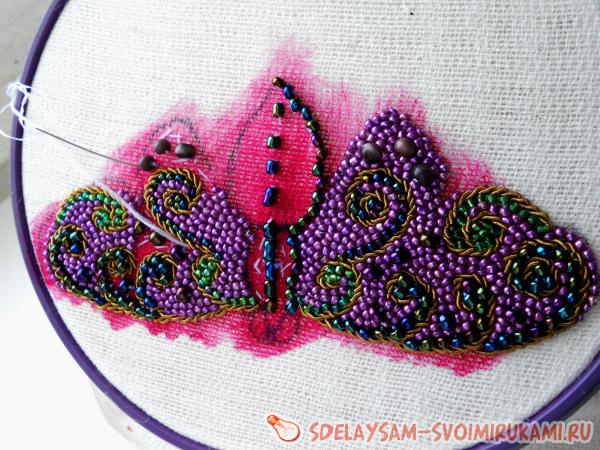 брошь мотылек из бисера