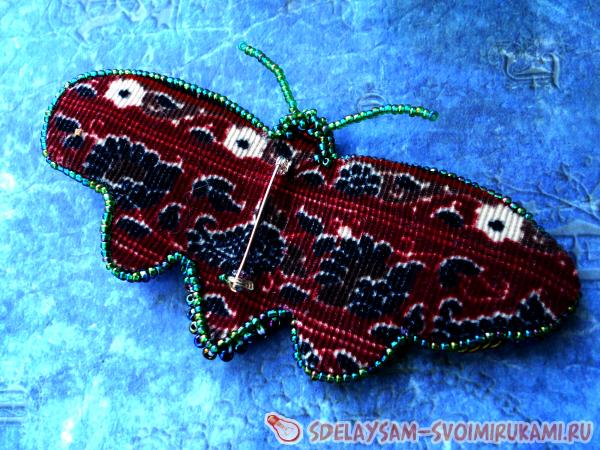 брошь мотылек из бисера