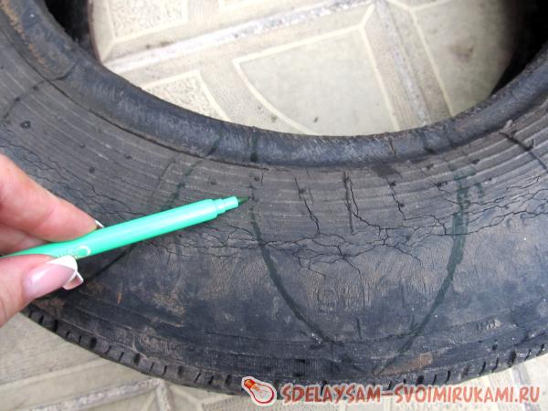 Украшение для садика из колеса