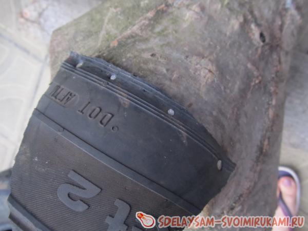 Украшение для садика из колеса