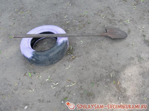 Украшение для садика из колеса