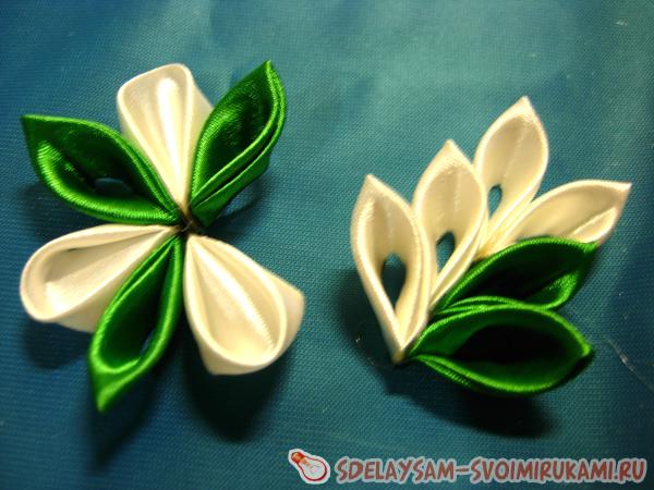 Зеленая заколка в стиле канзаши