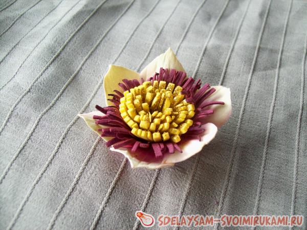 клеем готовые тычинки