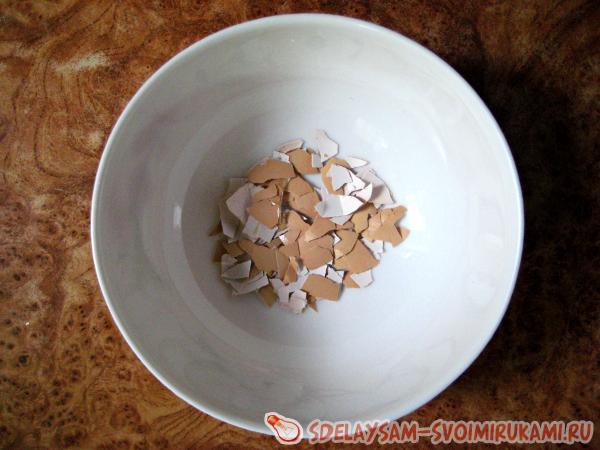 Скорлупу необходимо промыть и очистить
