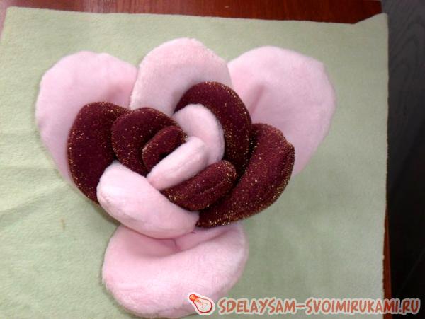 Декоративная подушка розочка