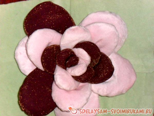 Декоративная подушка розочка