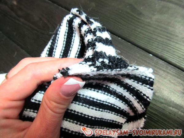 Переделка старого свитера носки