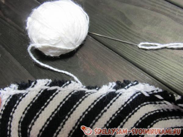 Переделка старого свитера носки