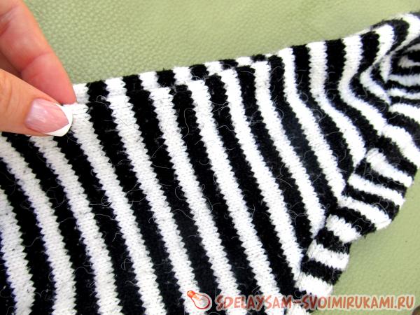 Переделка старого свитера носки