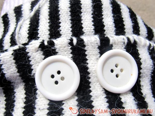 Переделка старого свитера носки