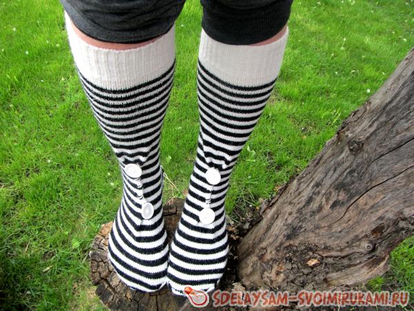 Переделка старого свитера носки