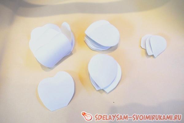 вырезаем лепесточки