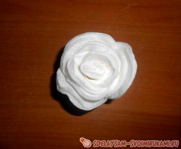 Розы из ватных дисков