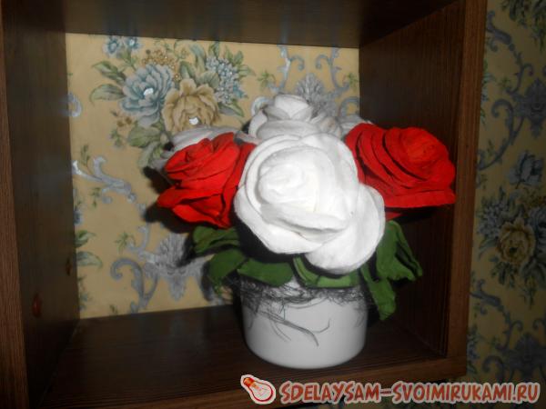 Розы из ватных дисков