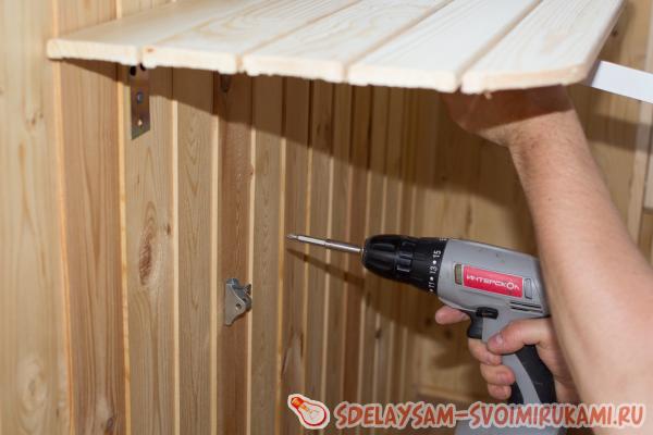 Закрепите кронштейн