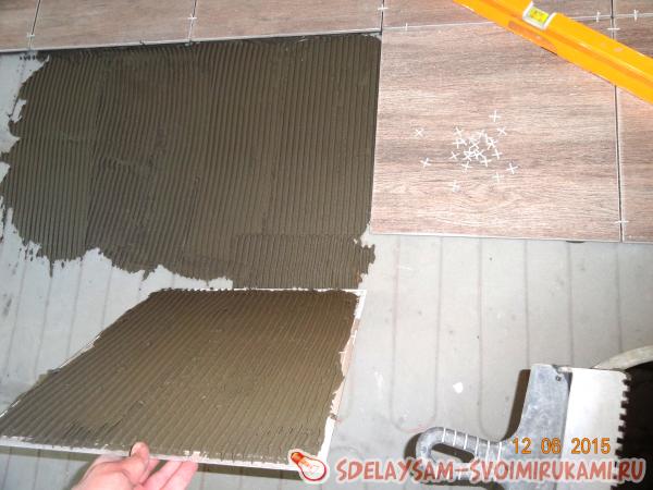 наноситься на рабочую поверхность