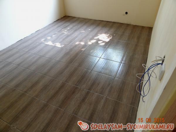 приступать к заделыванию швов