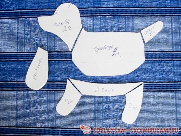 Выкройку собачки разрежьте