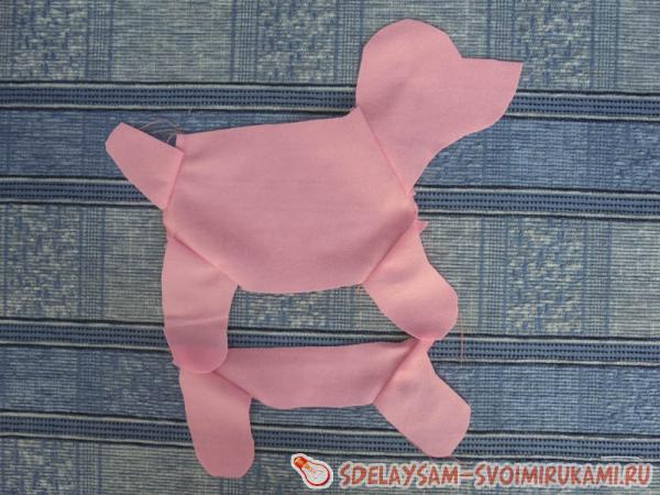 Пришейте детали на машинке