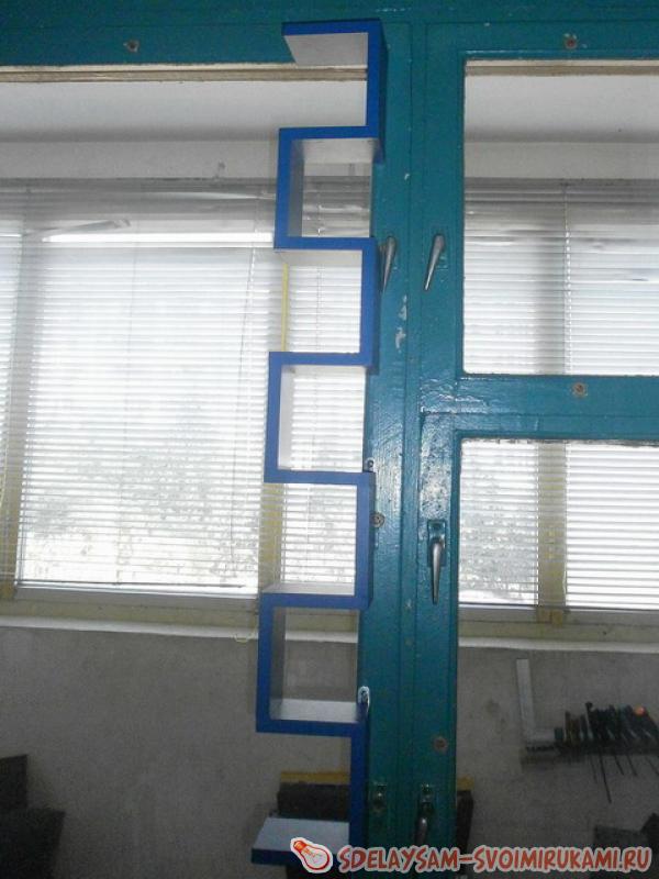 вертикальная полочка для цветов