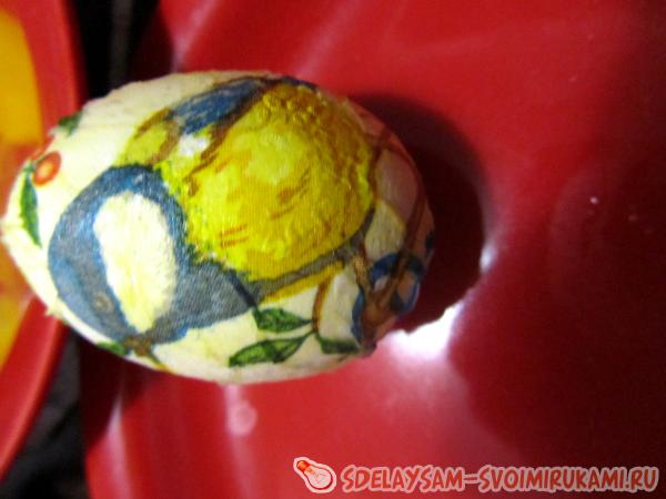 Пасхальные яйца в технике декупаж
