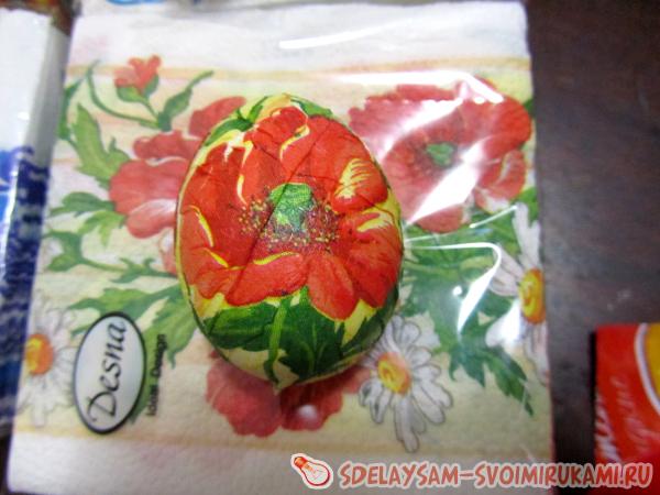 Пасхальные яйца в технике декупаж