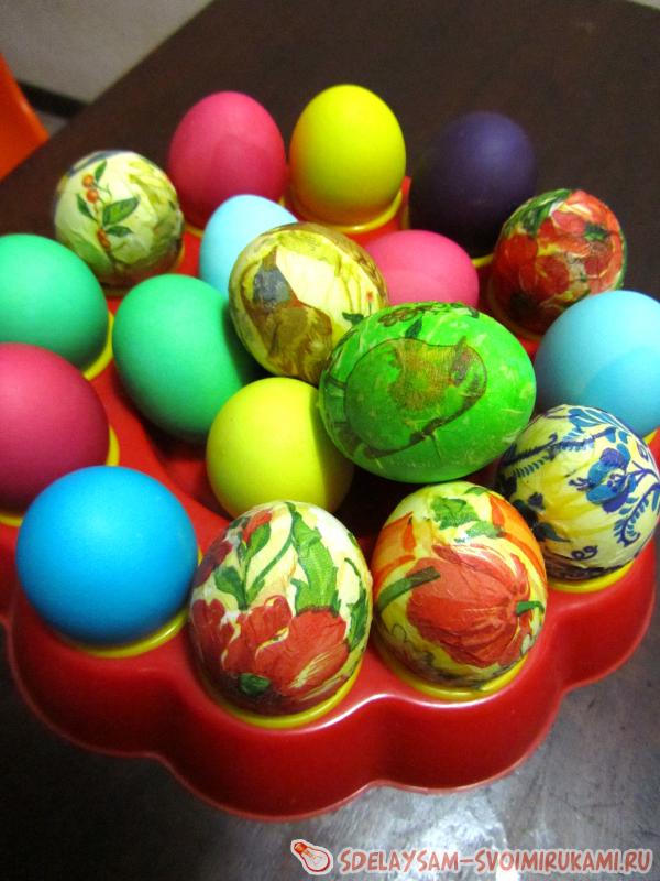 Пасхальные яйца в технике декупаж