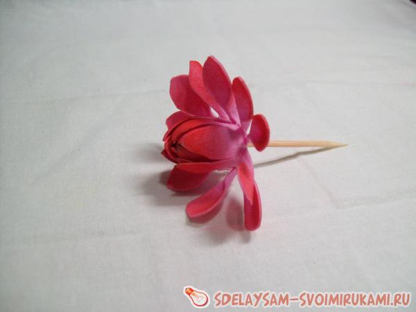 Георгин из фоамирана