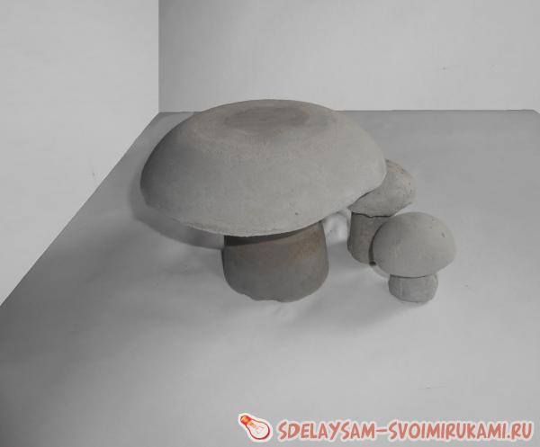 Садовая фигура из цемента