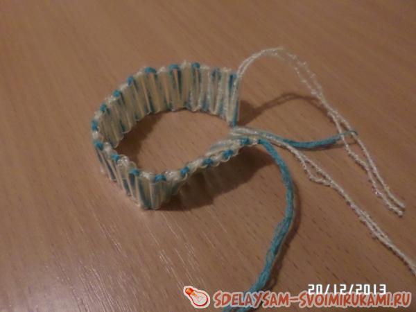 лишнюю нитку отрезаем