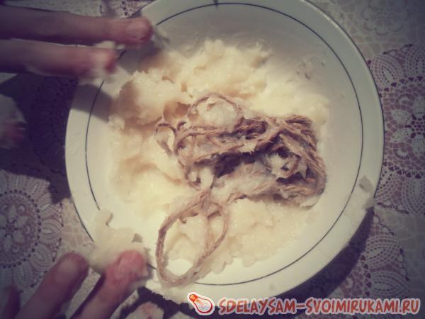 обмазать бечевку клестером