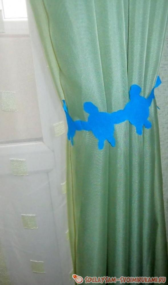 На занавеске