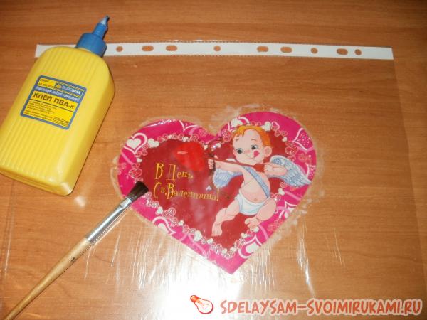 лицевую сторону клеем