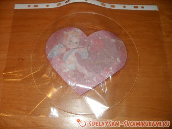 Файл с валентинкой прижимаем