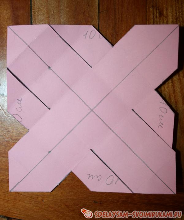 вырезаем заштрихованные треугольники