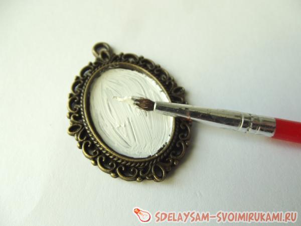 загрунтуйте внутреннюю поверхность