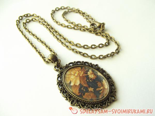 кулон с покрытием под стекло