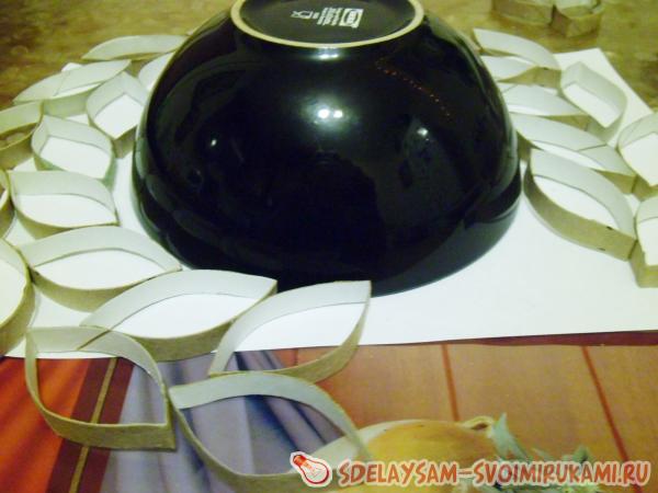 круглой тарелкой