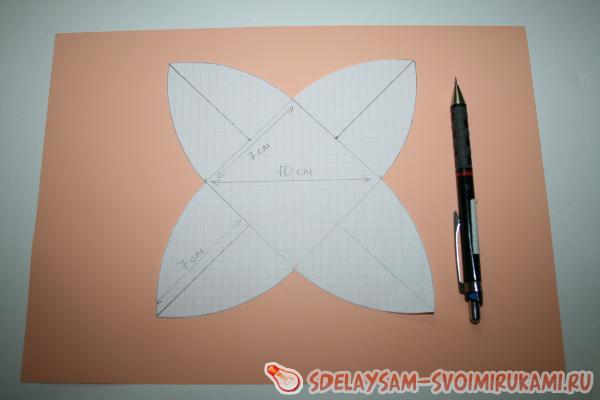 Прикладываем и обводим