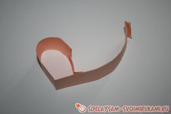 Ножницами закрутите края