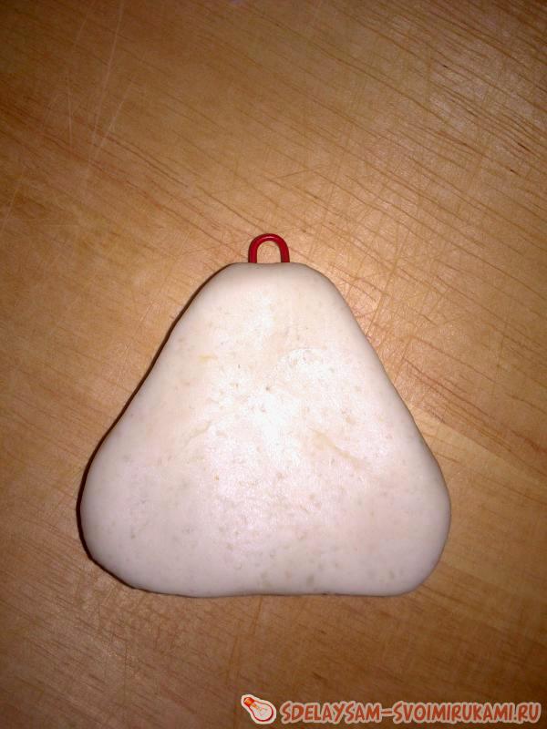 Сформируйте из теста треугольник