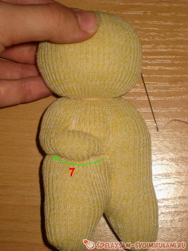 Закрепляем нитку и шьем по схеме