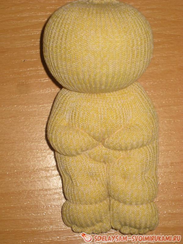 Прошиваем кукле коленки