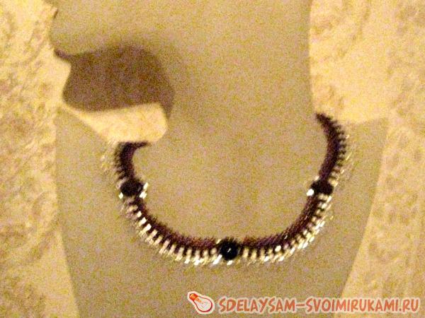 колье из бисера Дейзи