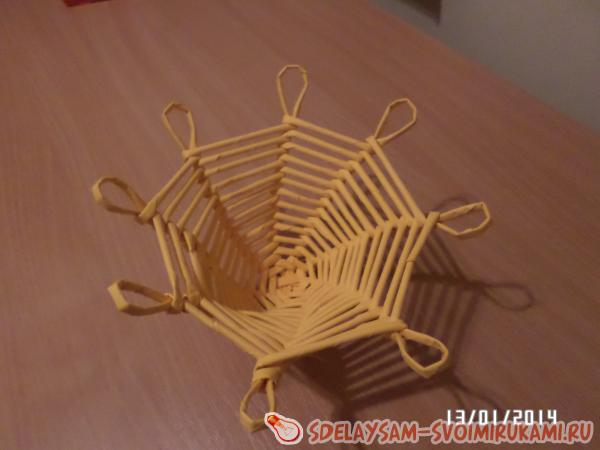 зафиксировав клеем