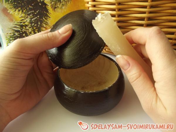 где нанесен воск