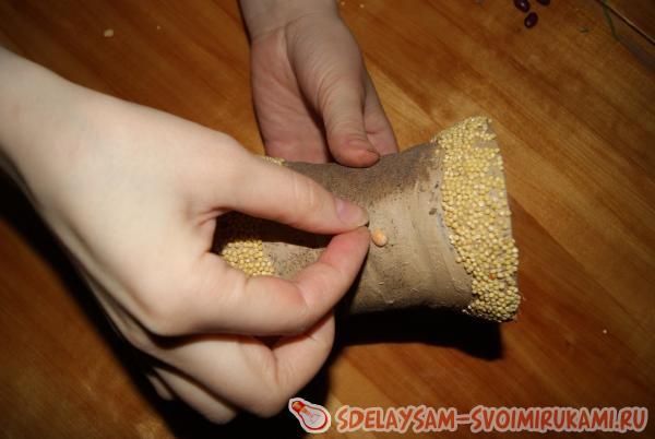 выкладываем из гороха форму