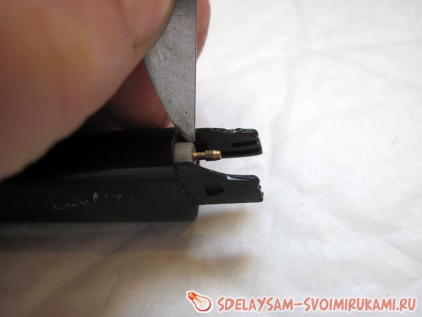 открутит регулировочный винт